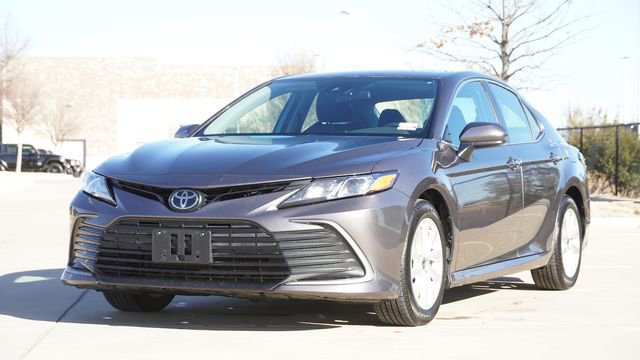 Used 2024 Toyota Camry LE image 3