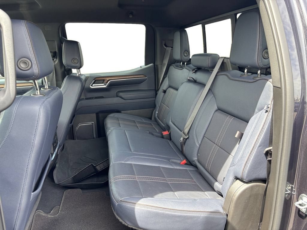 Certified 2022 Chevrolet Silverado 1500 High Country w/ Technology Package AWD/4WD image 16