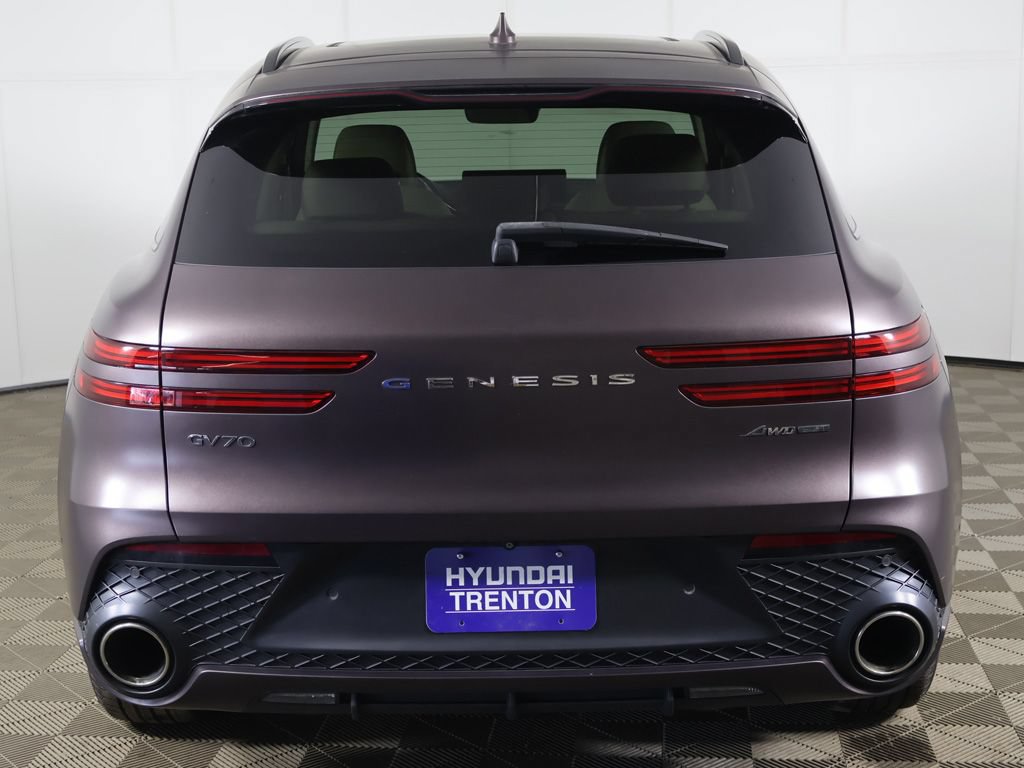 Used 2022 Genesis GV70 3.5T Sport w/ Sport Advanced Package AWD/4WD image 17
