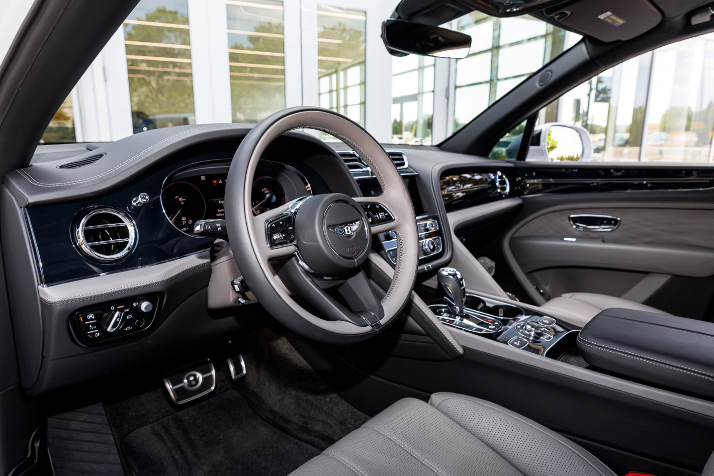 Used 2023 Bentley Bentayga Extended Wheelbase AWD/4WD image 17
