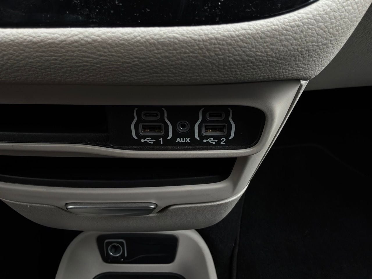 Used 2023 Chrysler Pacifica Touring-L FWD image 29