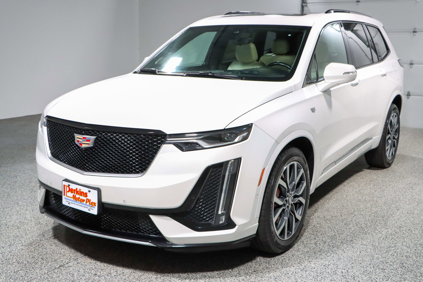 Used 2023 Cadillac XT6 Sport w/ Technology Package AWD/4WD image 36