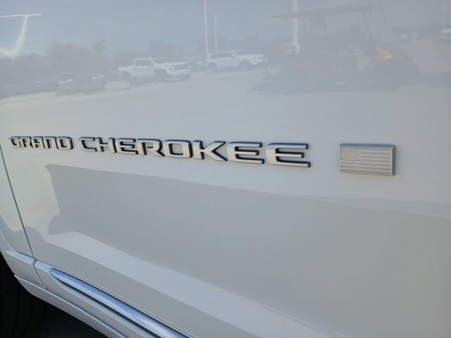Used 2022 Jeep Grand Cherokee Summit AWD/4WD image 9