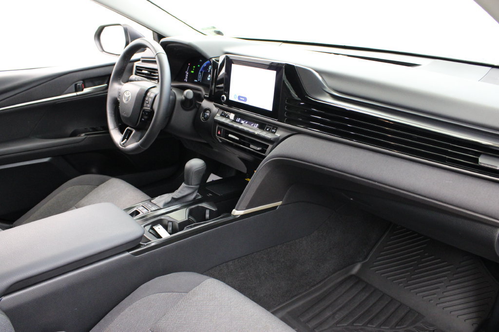Used 2025 Toyota Camry LE w/ Convenience Package FWD image 24