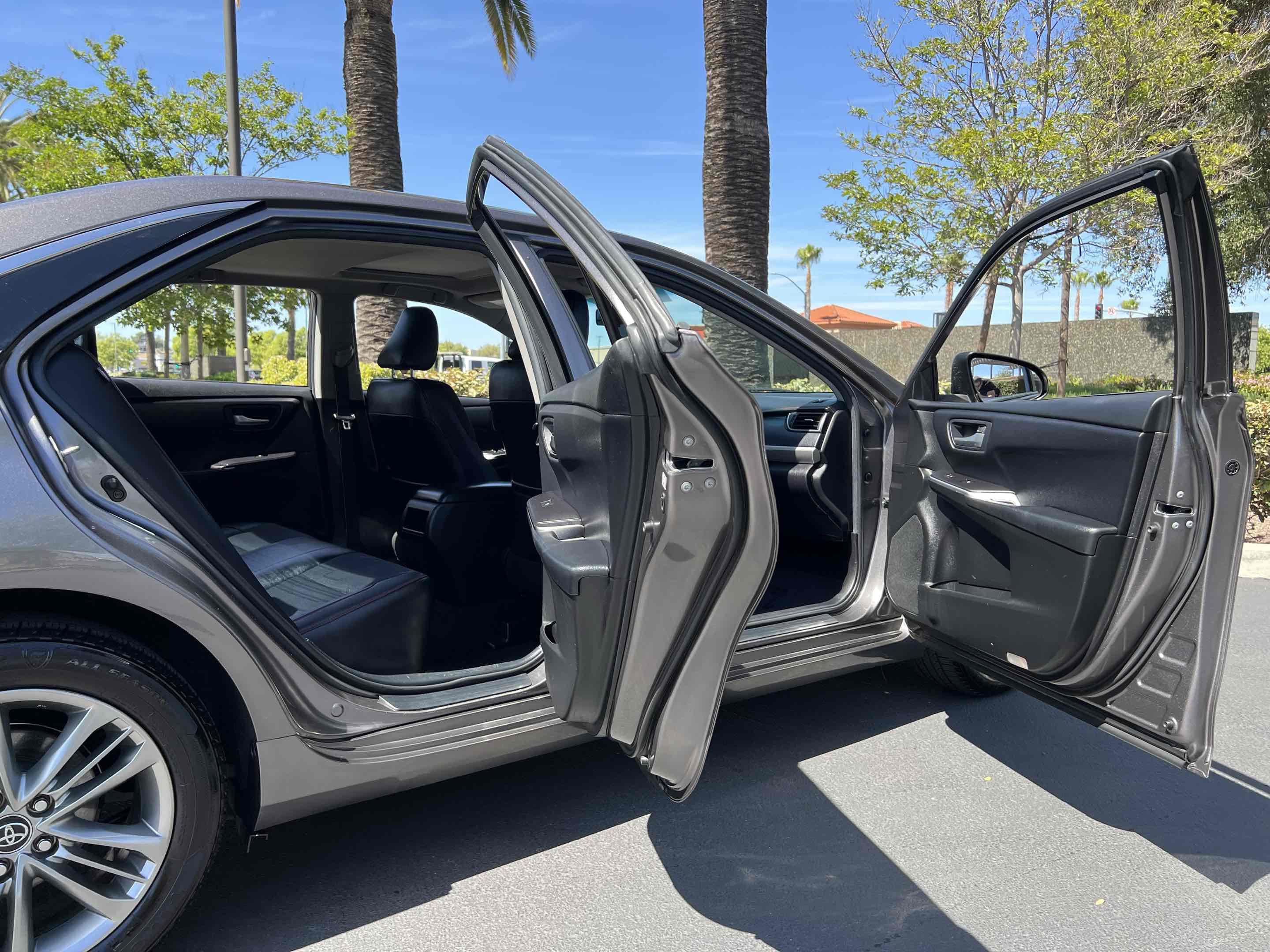 Used 2017 Toyota Camry SE w/ Moonroof Package FWD image 61