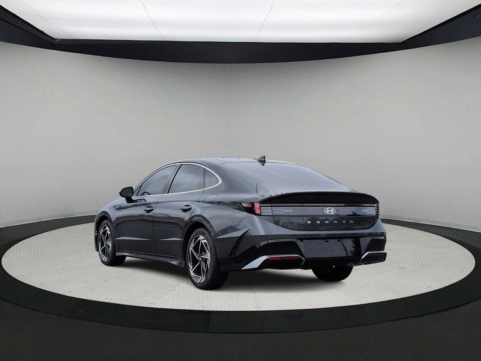 Used 2025 Hyundai Sonata SEL FWD image 6