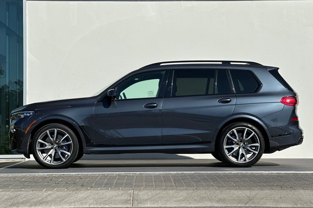 Used 2022 BMW X7 M50i image 6