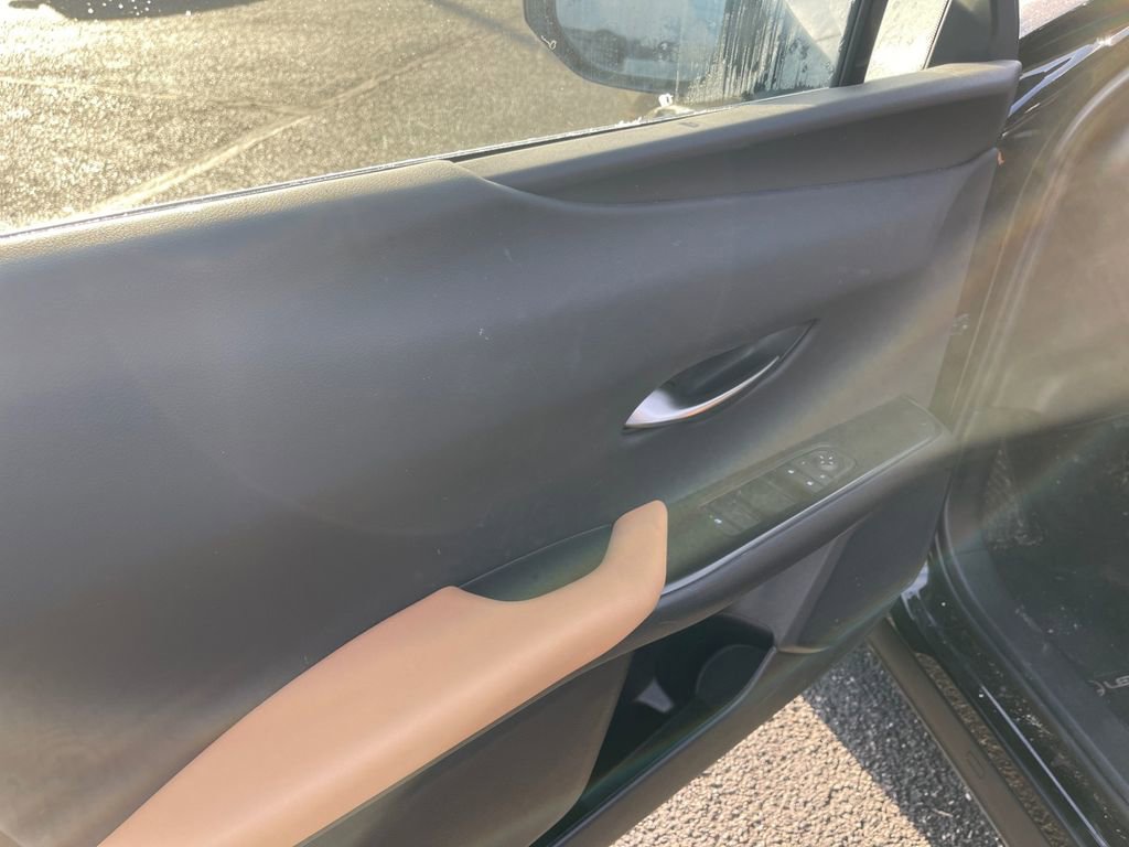 Used 2025 Lexus UX 300h AWD w/ Cold Area Package image 10