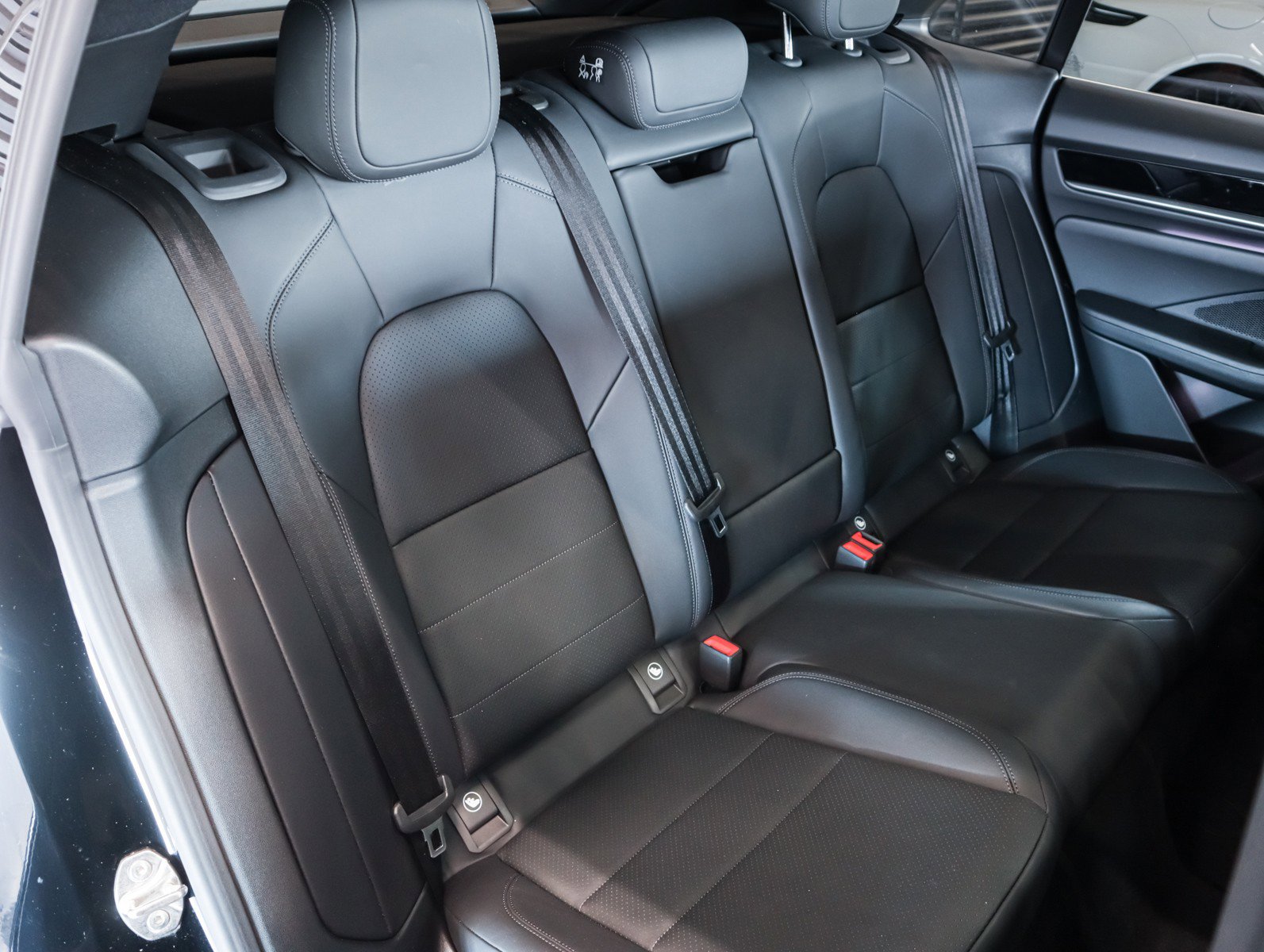 Certified 2025 Porsche Macan 4S Electric image 6