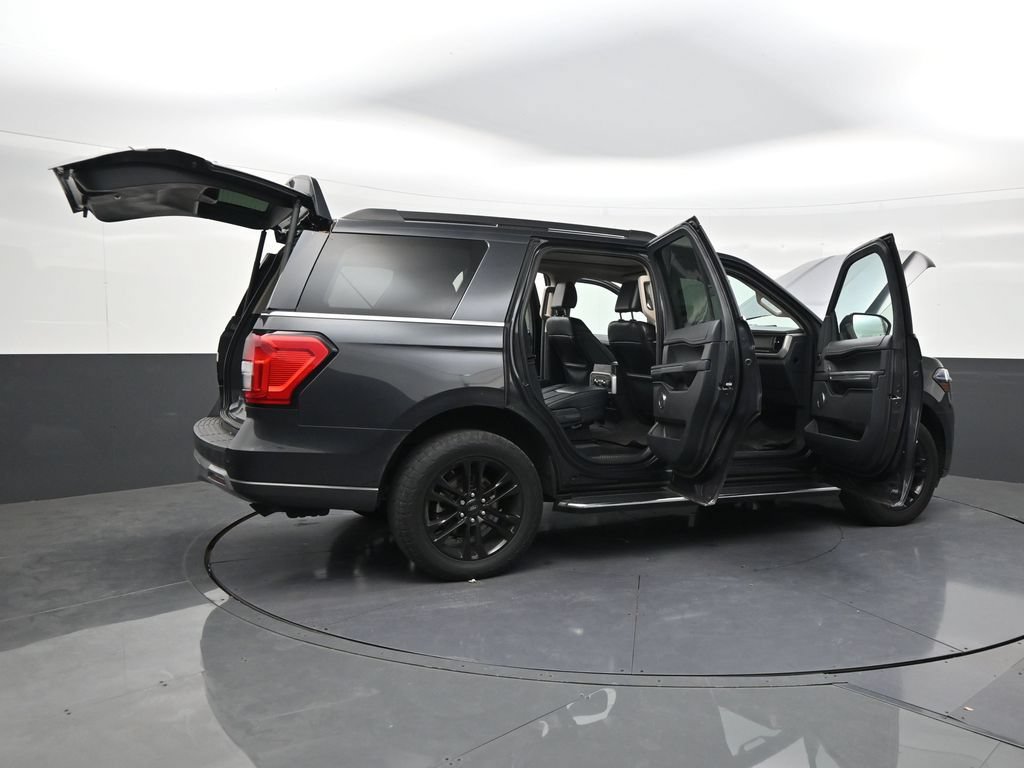 Used 2023 Ford Expedition XLT RWD image 28