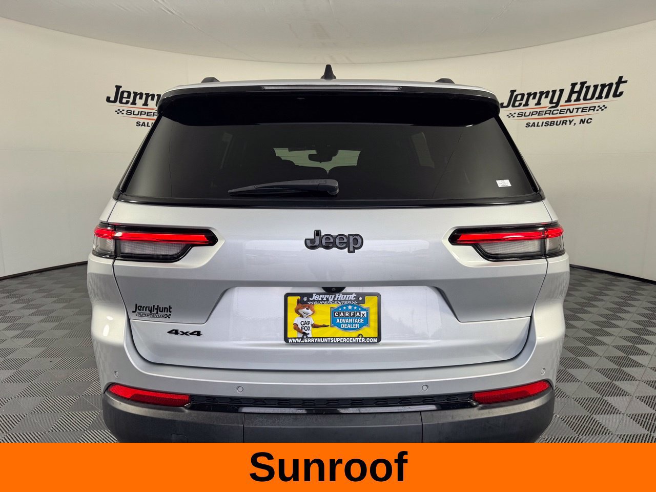 Used 2023 Jeep Grand Cherokee L Laredo AWD/4WD image 8