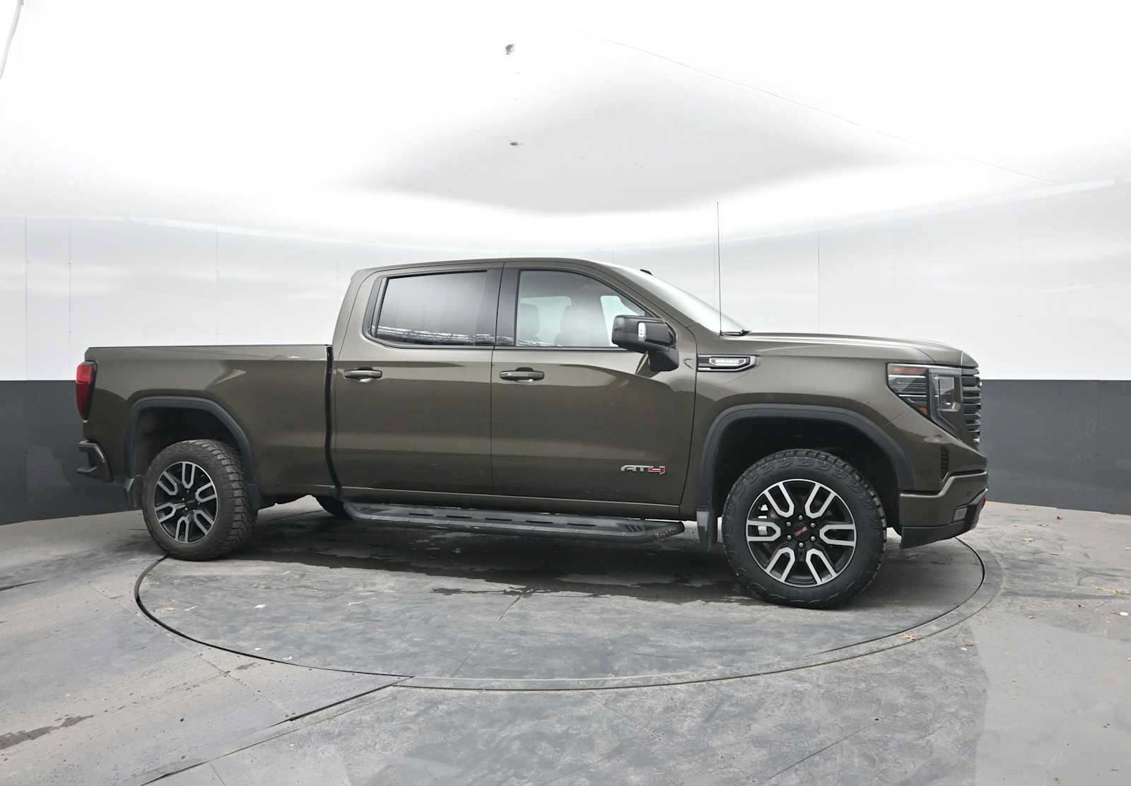 Used 2023 GMC Sierra 1500 AT4 w/ AT4 Premium Package AWD/4WD image 8