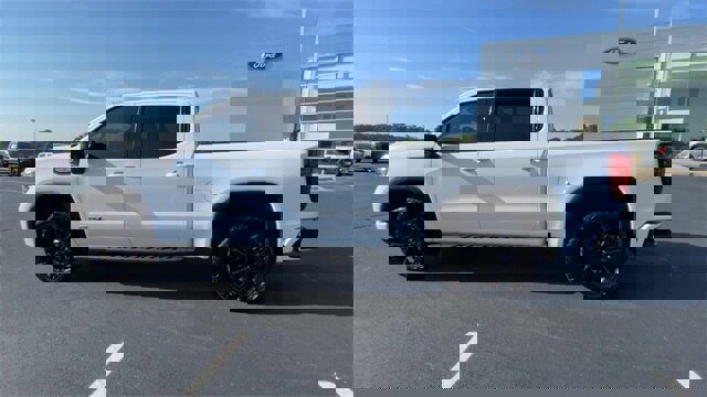 Used 2024 GMC Sierra 1500 AT4 w/ AT4 Premium Package image 5