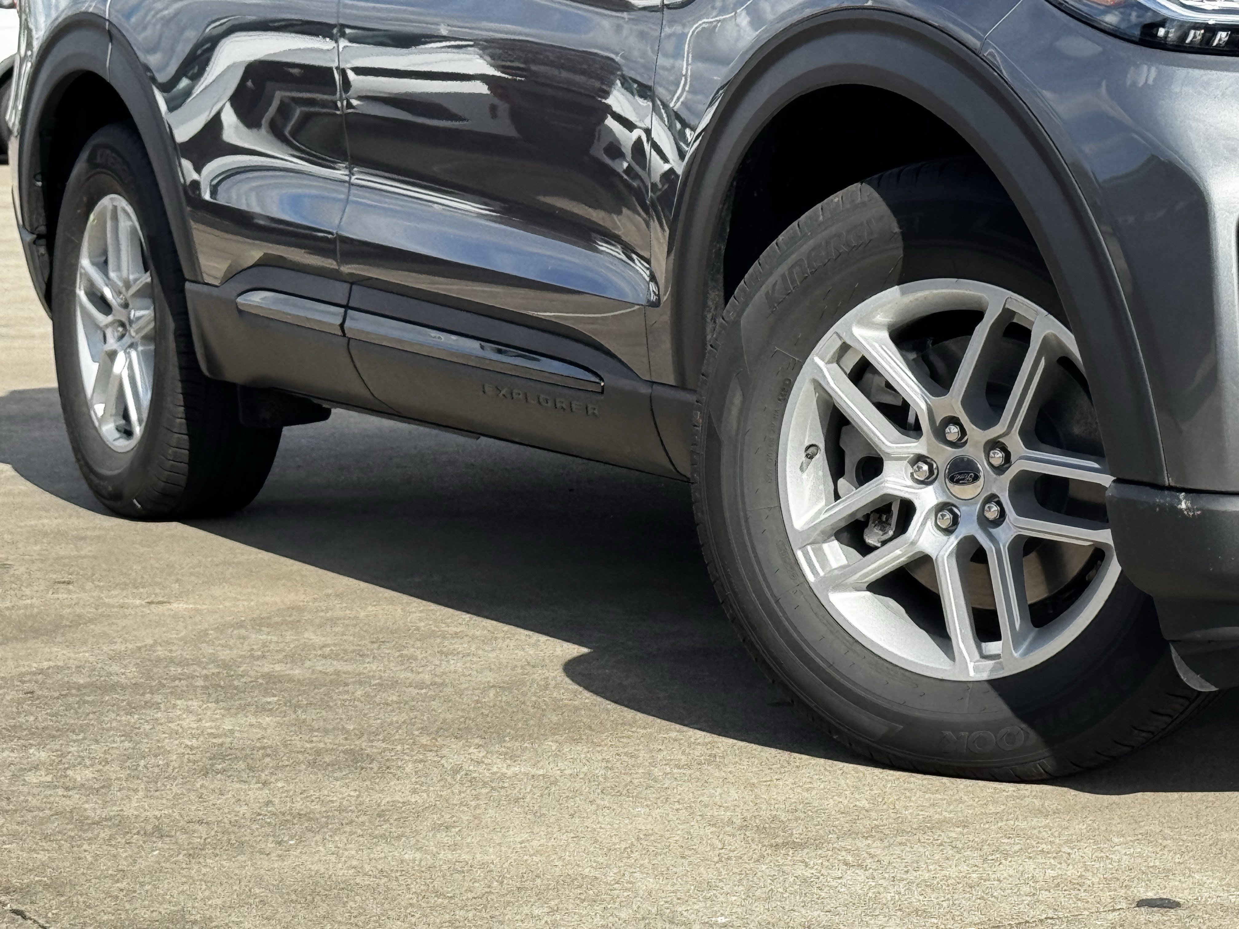 New 2026 Ford Explorer Active w/ Active Comfort Package image 3