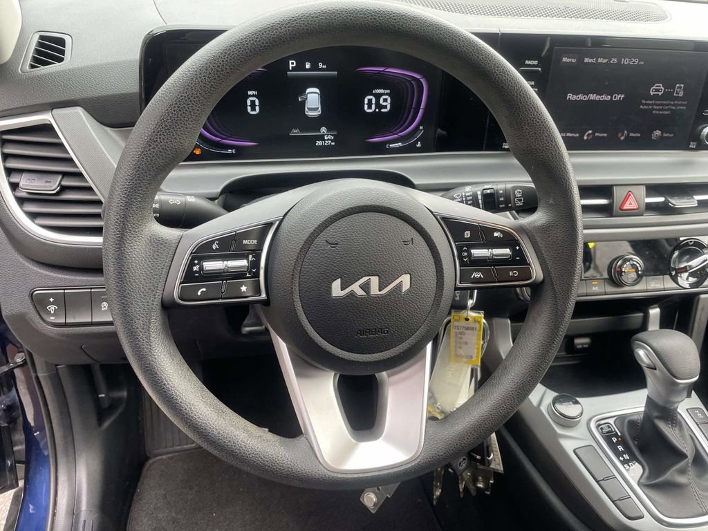 Used 2025 Kia Seltos LX image 18