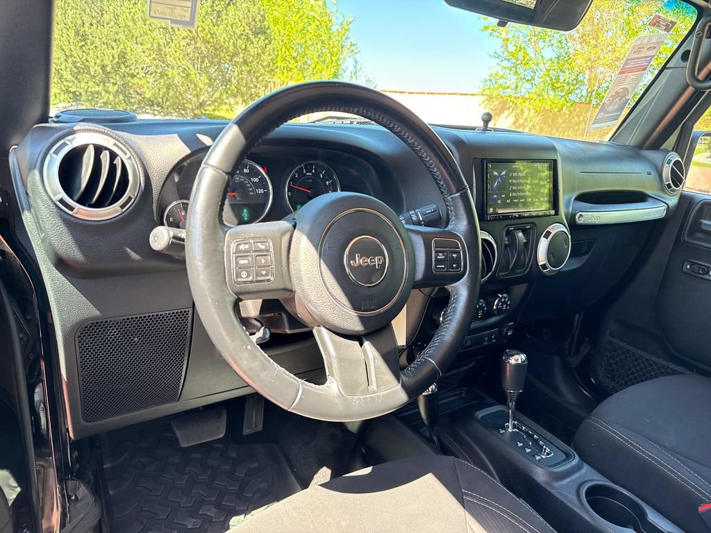 Used 2017 Jeep Wrangler Sahara AWD/4WD image 15