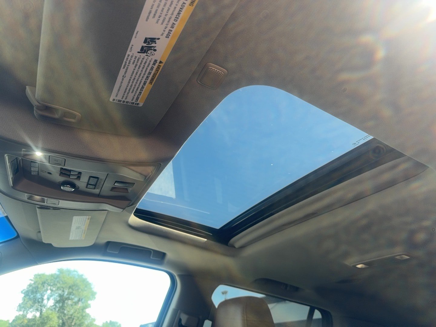 Used 2016 Cadillac Escalade Luxury AWD/4WD image 29