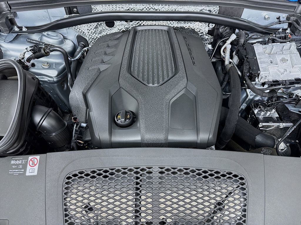 Certified 2025 Porsche Macan image 34