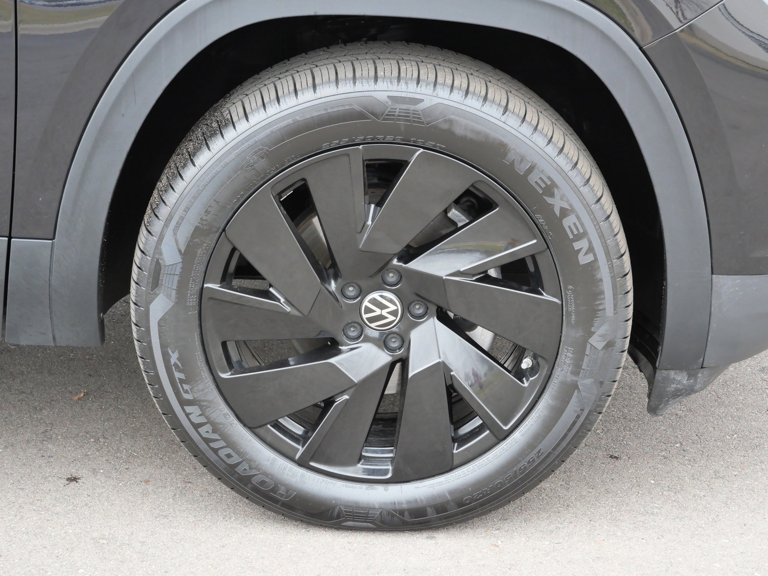 Certified 2025 Volkswagen Atlas SE image 14