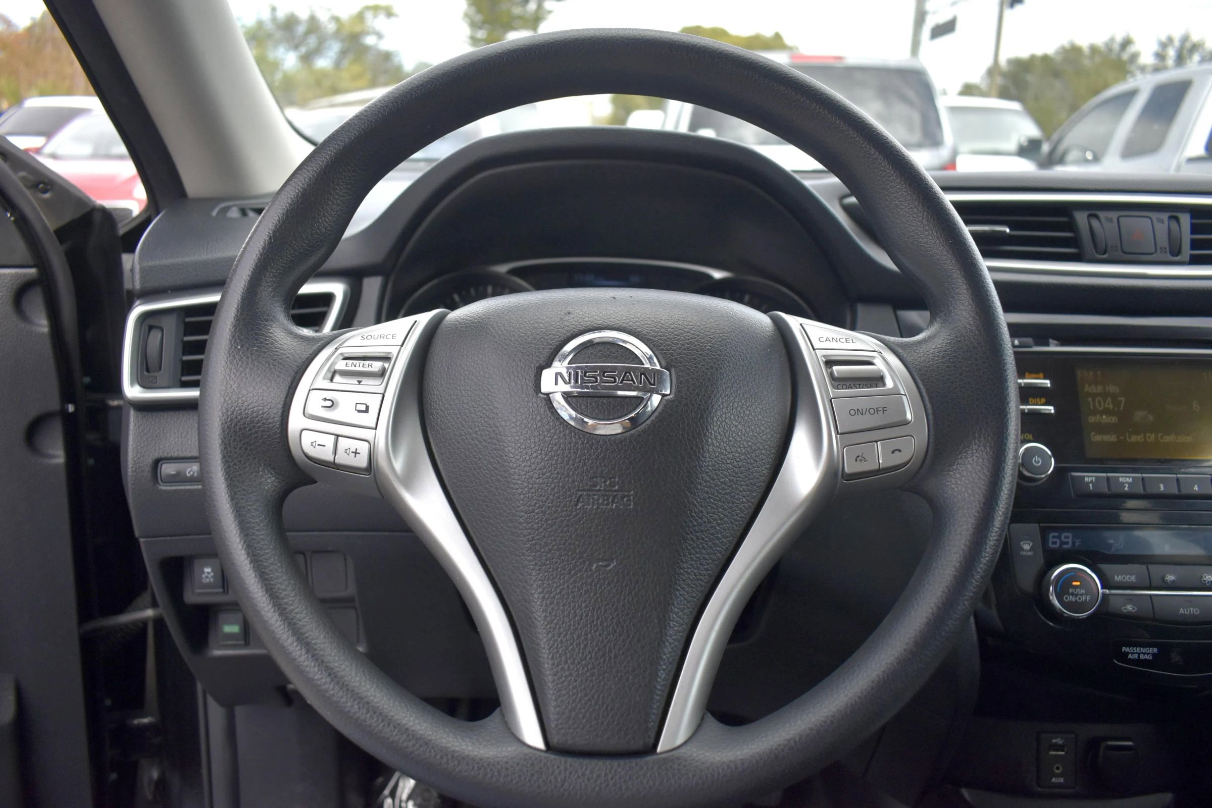 Used 2016 Nissan Rogue SV image 17
