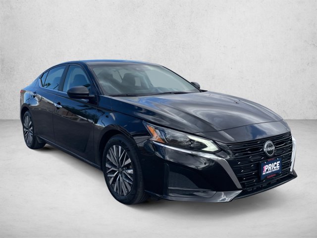Used 2025 Nissan Altima 2.5 SV FWD image 3