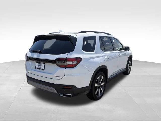 Used 2025 Honda Pilot Touring image 2