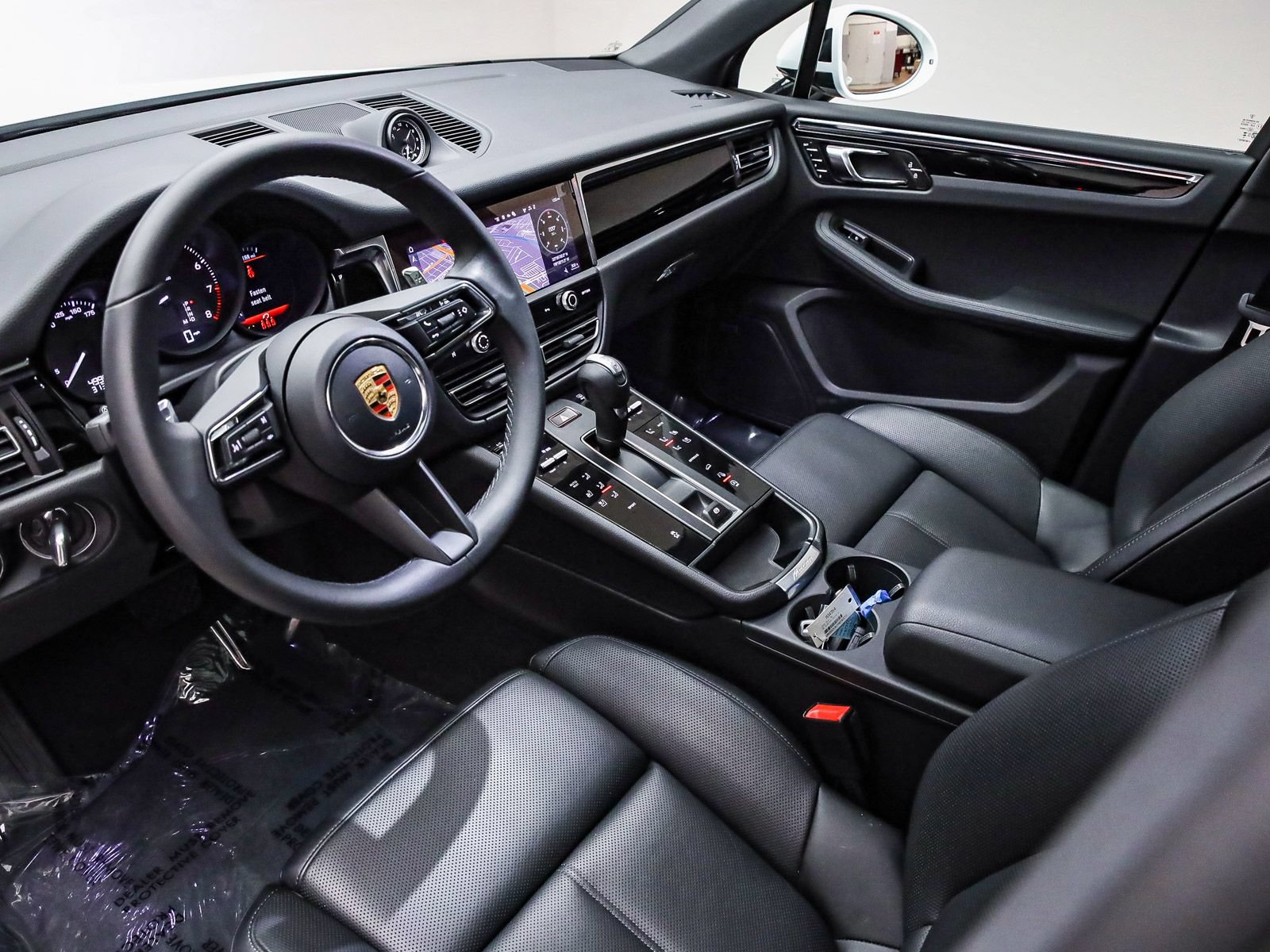 Certified 2026 Porsche Macan AWD/4WD image 4