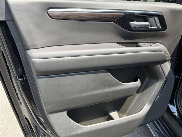Used 2025 Chevrolet Suburban LT AWD/4WD image 14