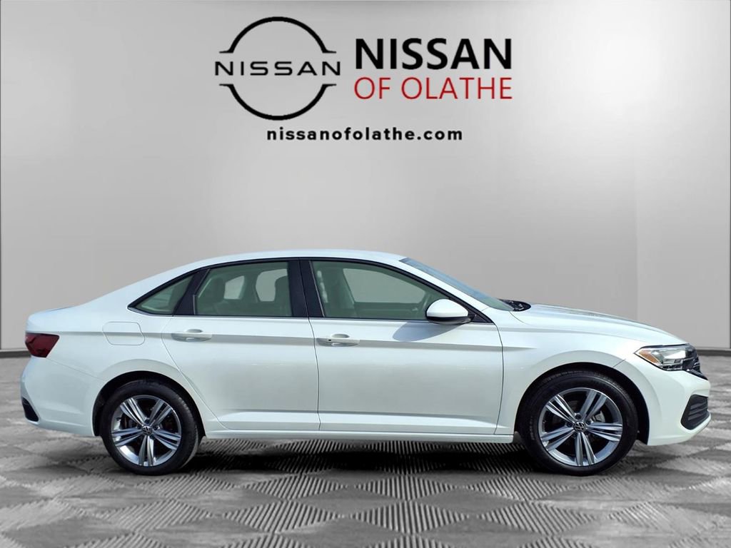 Used 2024 Volkswagen Jetta SE image 27