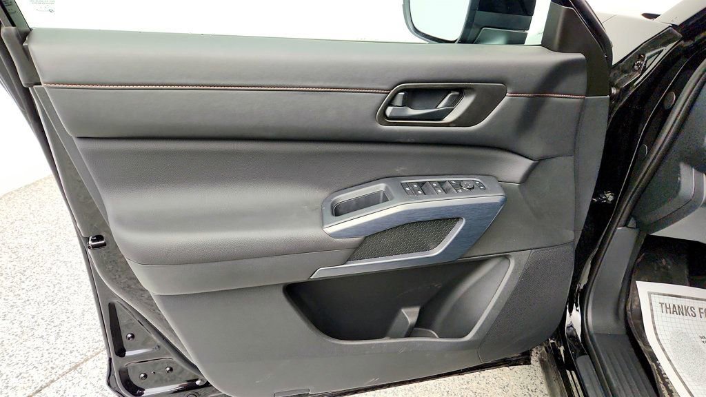 Used 2025 Nissan Pathfinder Rock Creek AWD/4WD image 10