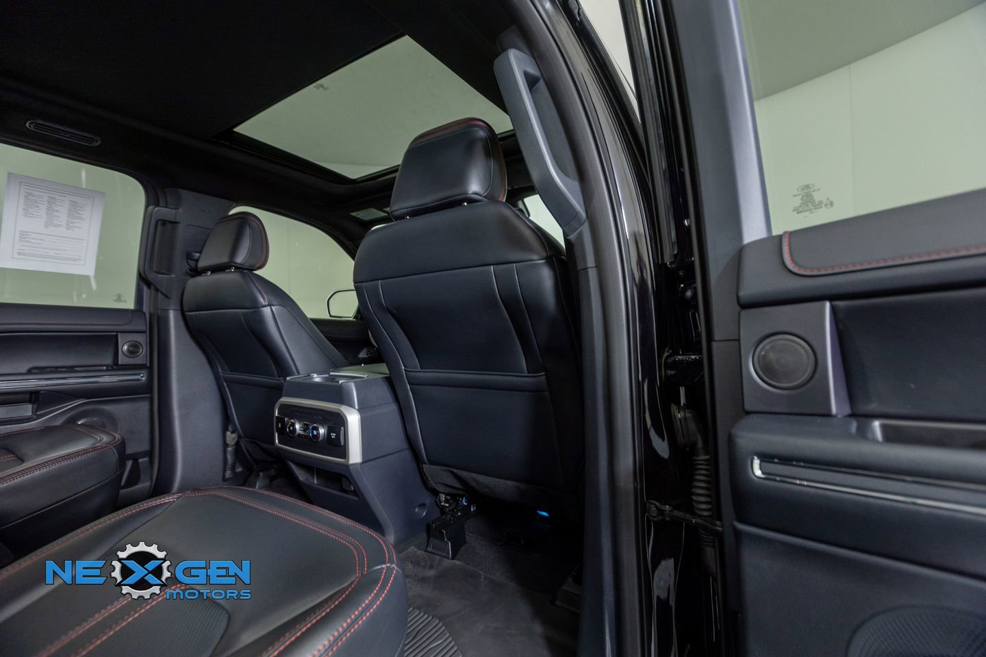Used 2024 Ford Expedition Max Limited image 33