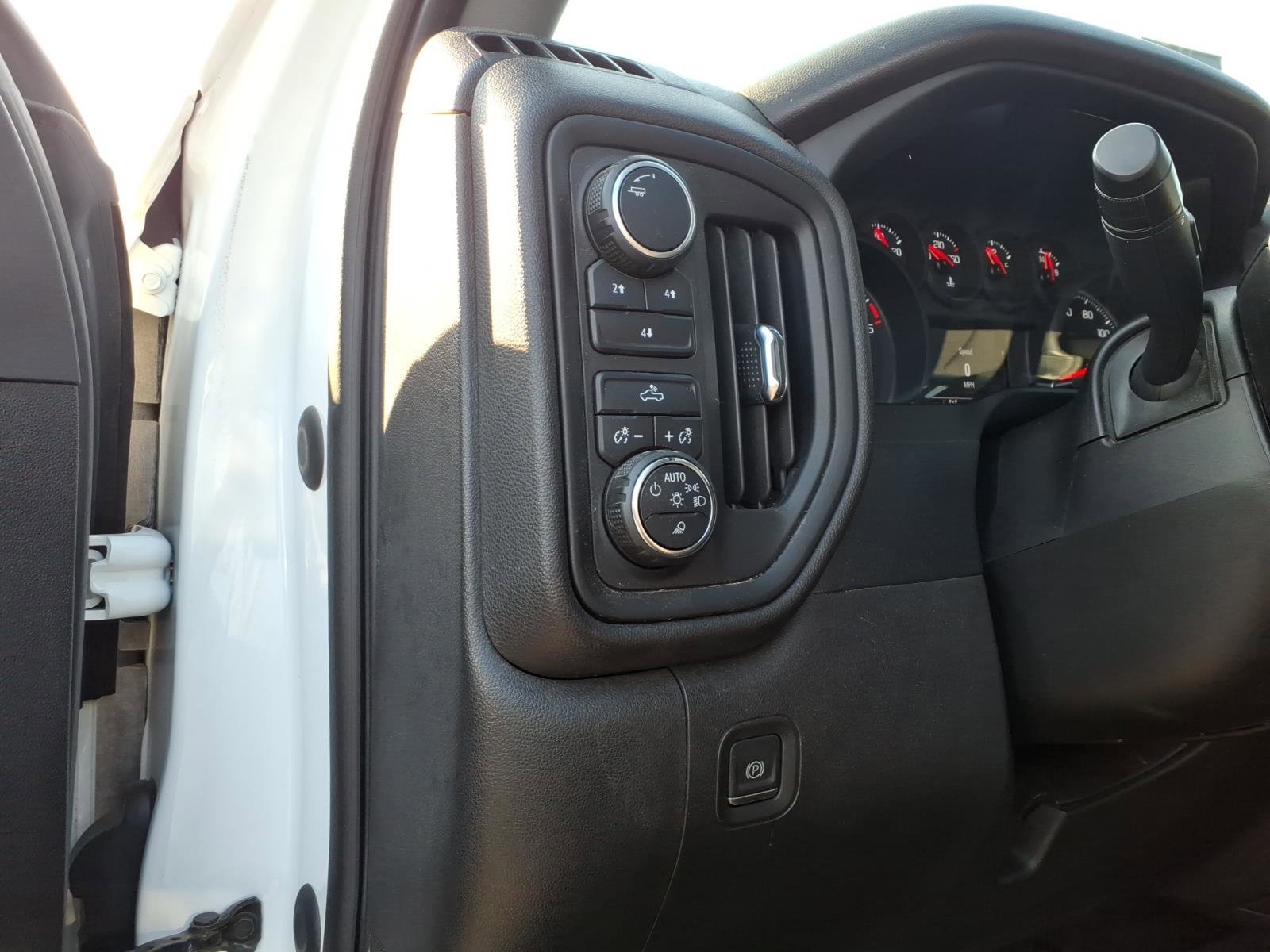 Used 2022 Chevrolet Silverado 2500 Custom w/ Custom Value Package AWD/4WD image 9