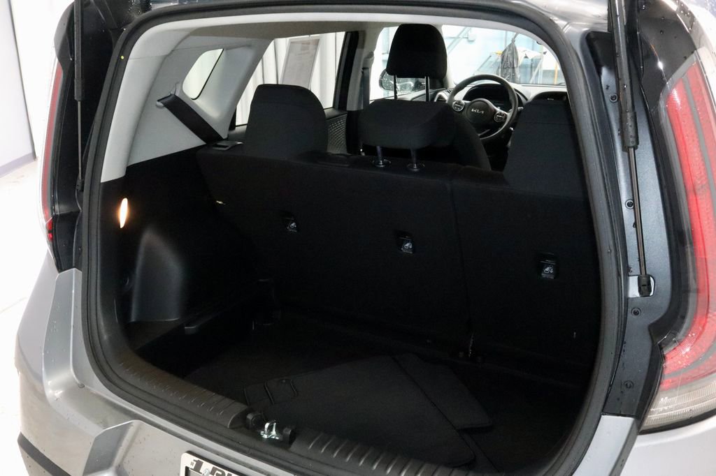 Used 2025 Kia Soul LX image 14