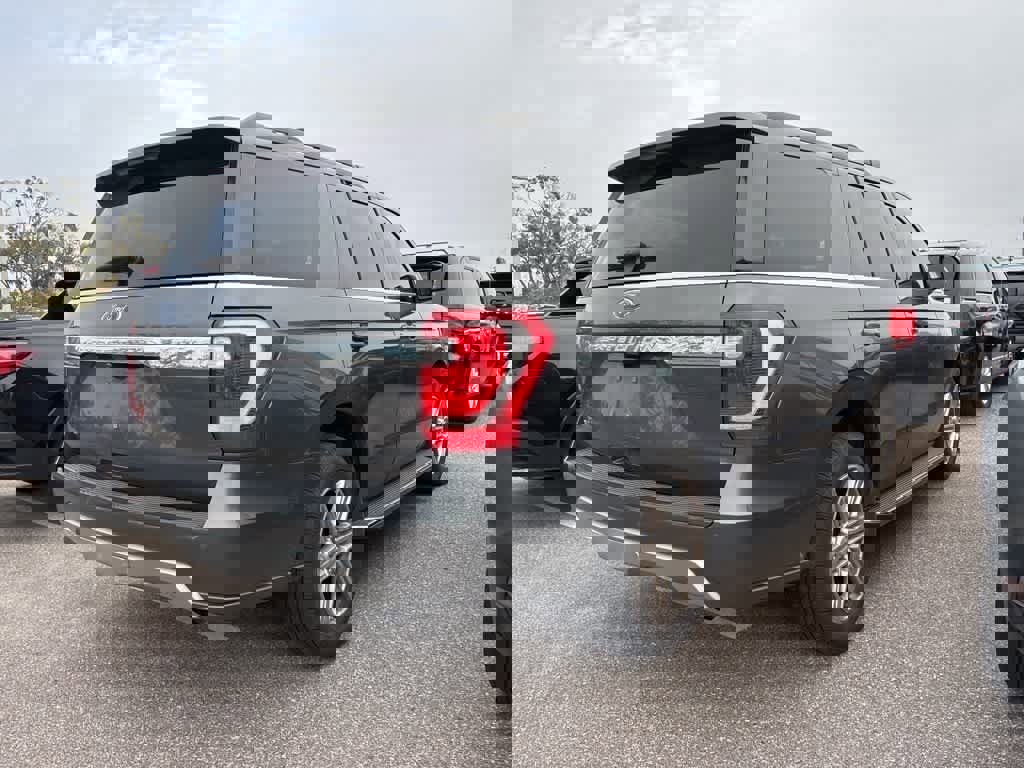 Used 2020 Ford Expedition XLT w/ Equipment Group 202A image 3