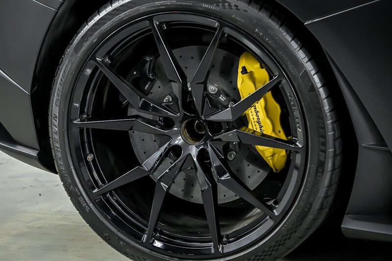 Used 2018 Lamborghini Aventador S AWD/4WD image 14