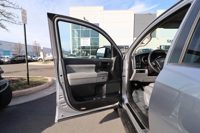 Used 2018 Toyota Sequoia SR5 image 29