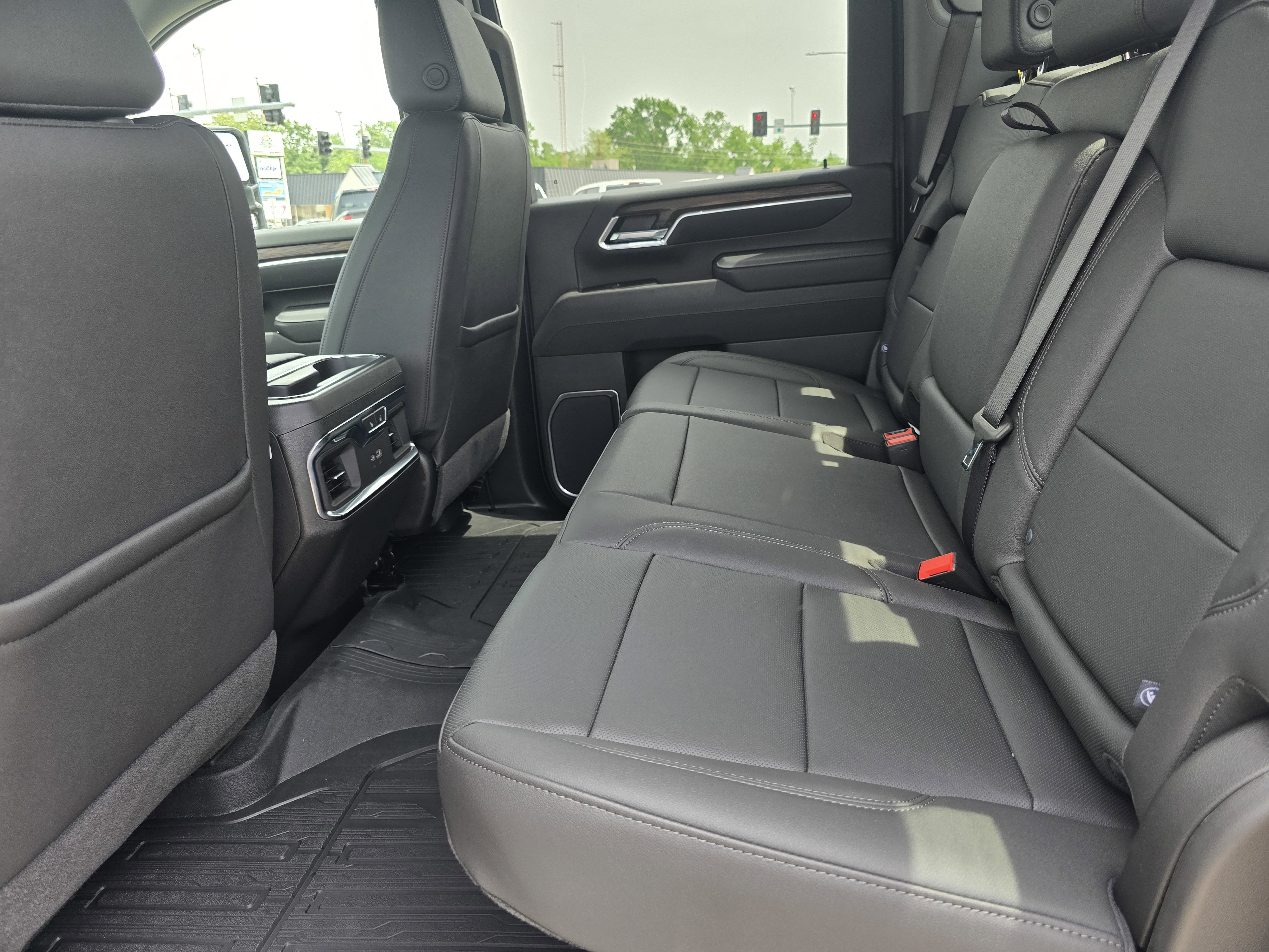 New 2025 GMC Sierra 2500 SLT w/ SLT Convenience Package image 17
