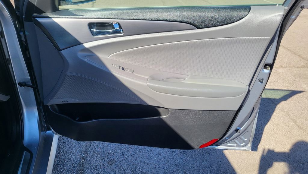 Used 2015 Hyundai Sonata Limited w/ Option Group 02 image 16