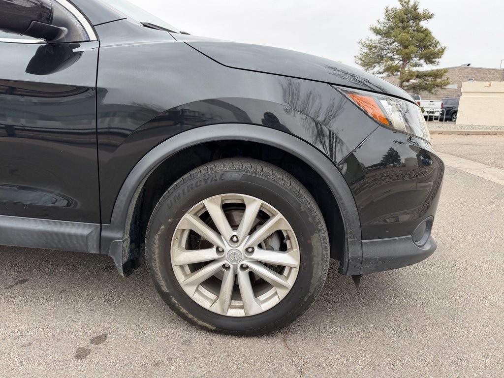 Used 2018 Nissan Rogue Sport SV image 4