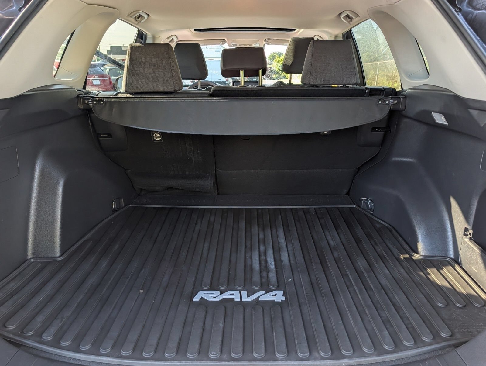 Used 2021 Toyota RAV4 XLE w/ Convenience Package AWD/4WD image 22