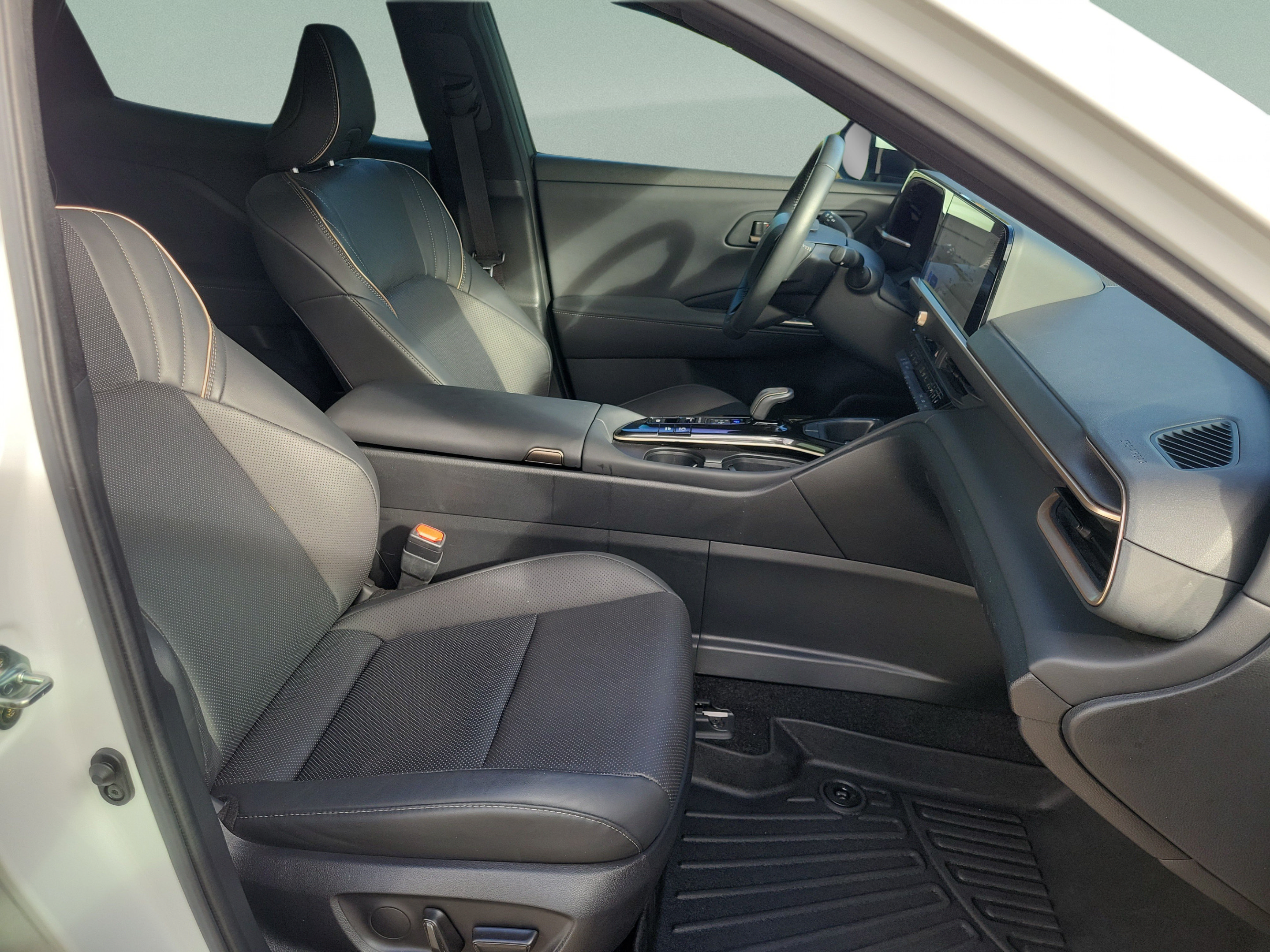 Certified 2025 Toyota Crown AWD/4WD image 28