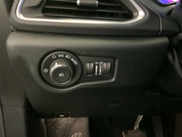 Used 2026 Chrysler Pacifica Limited FWD image 24