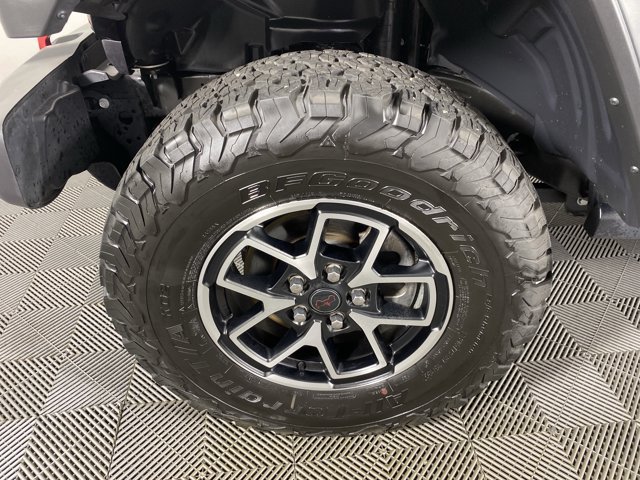 Used 2025 Jeep Wrangler Unlimited Rubicon w/ Convenience Group AWD/4WD image 12