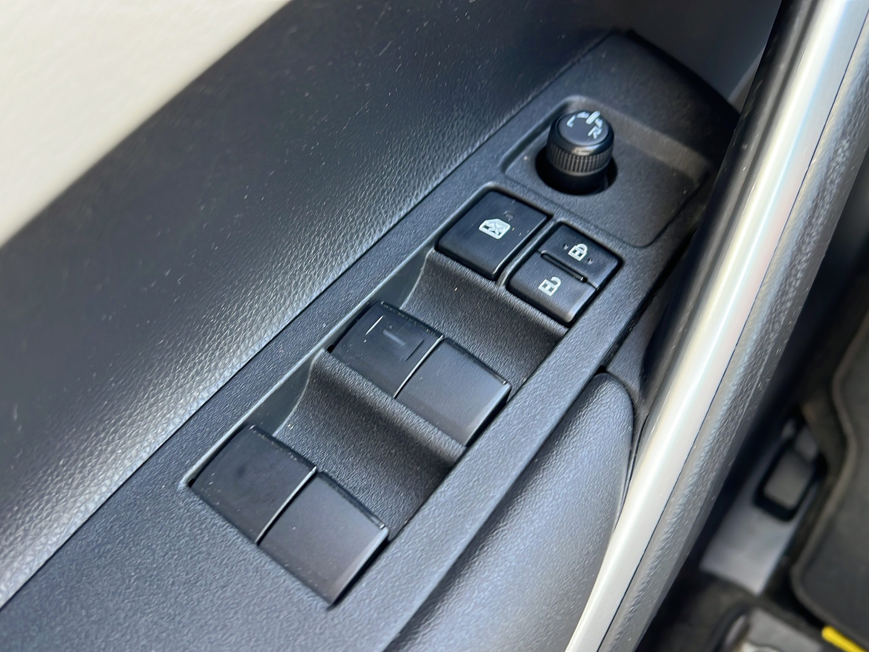 Used 2022 Toyota Corolla Cross L FWD image 18