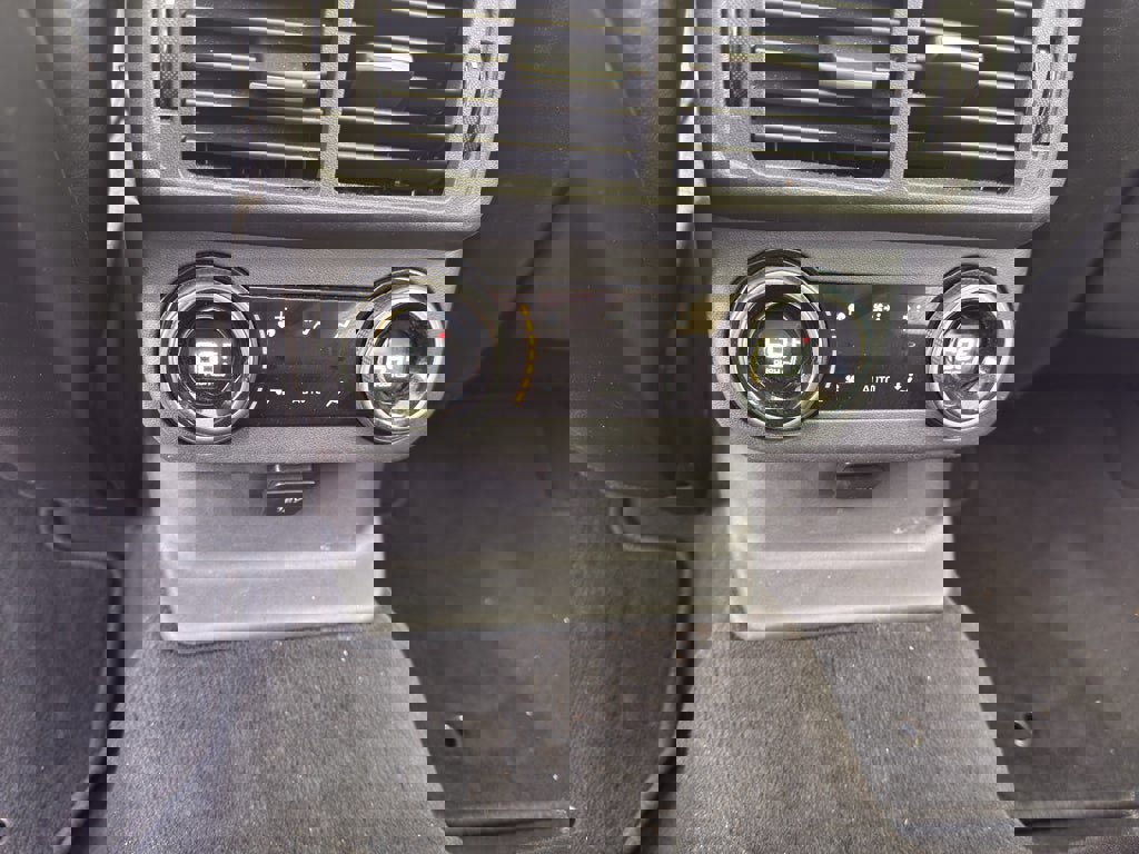 Used 2019 Land Rover Range Rover Velar S image 26