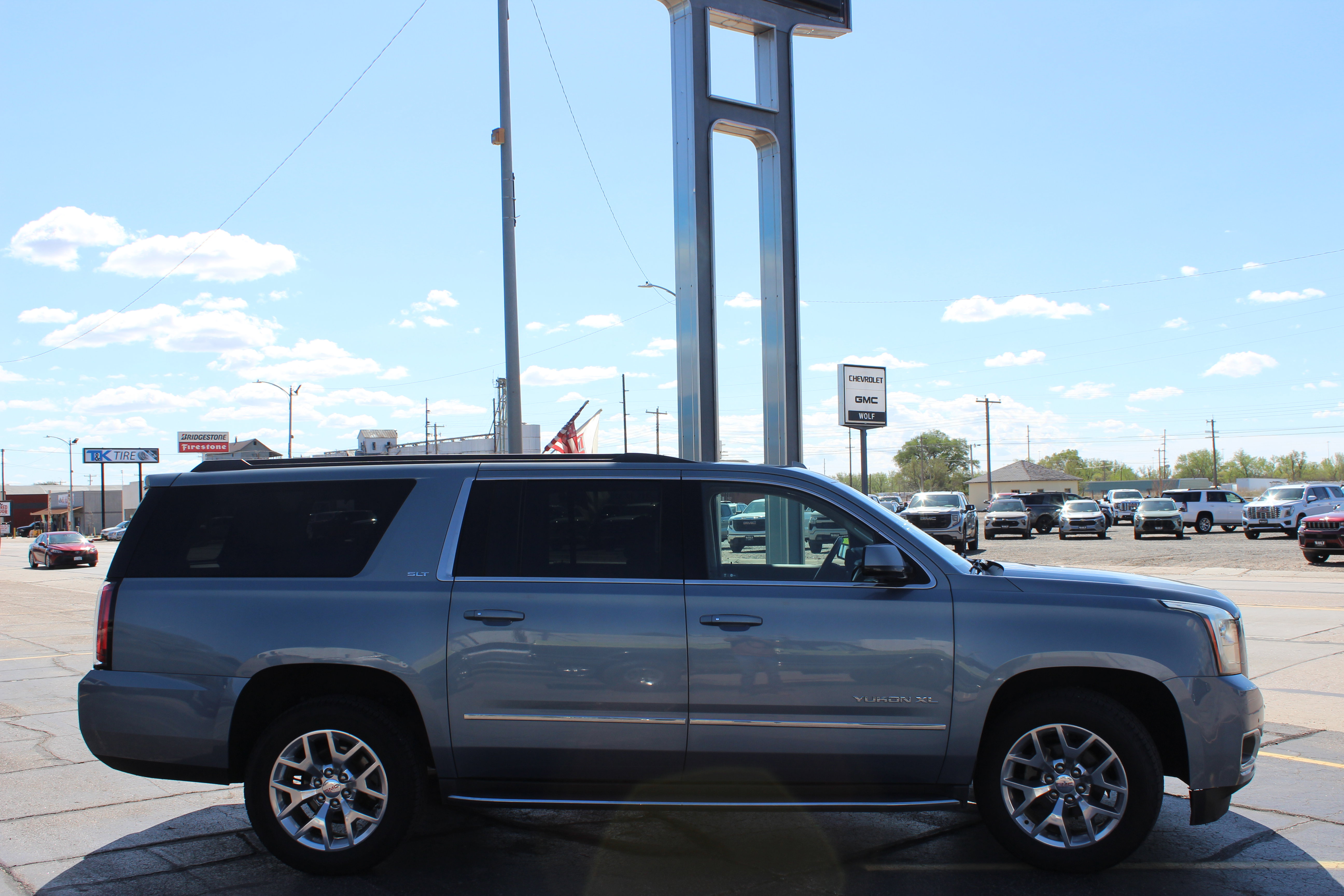 Used 2016 GMC Yukon XL SLT w/ Open Road Package AWD/4WD image 2