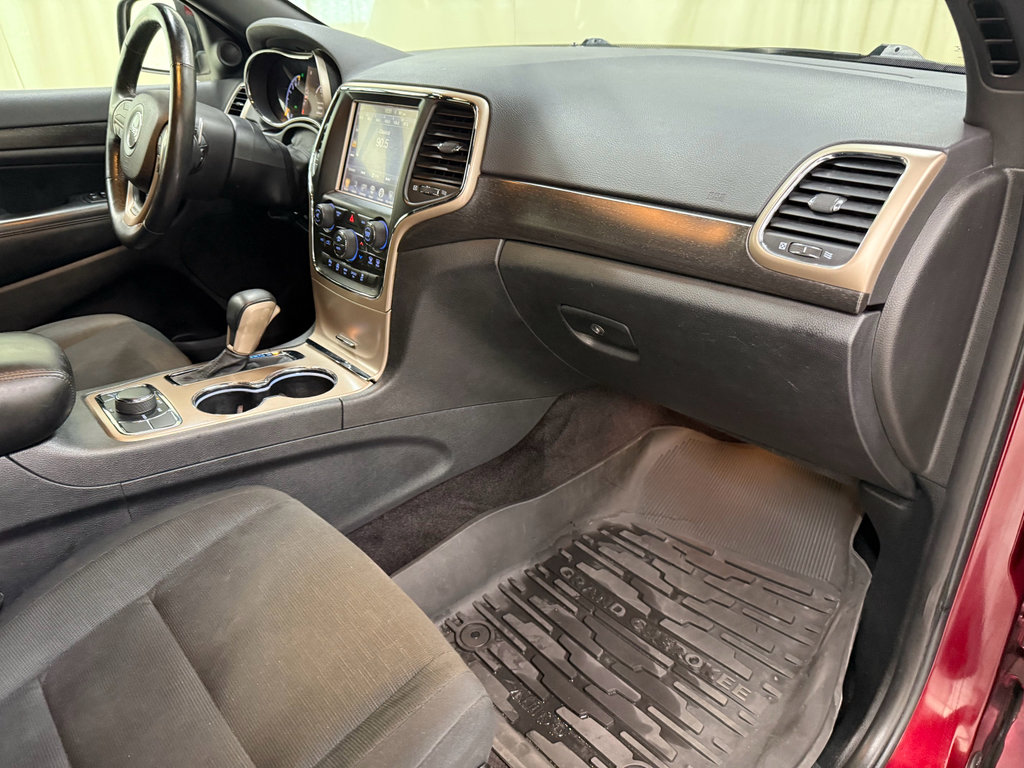 Used 2017 Jeep Grand Cherokee Laredo w/ Quick Order Package 23E AWD/4WD image 26