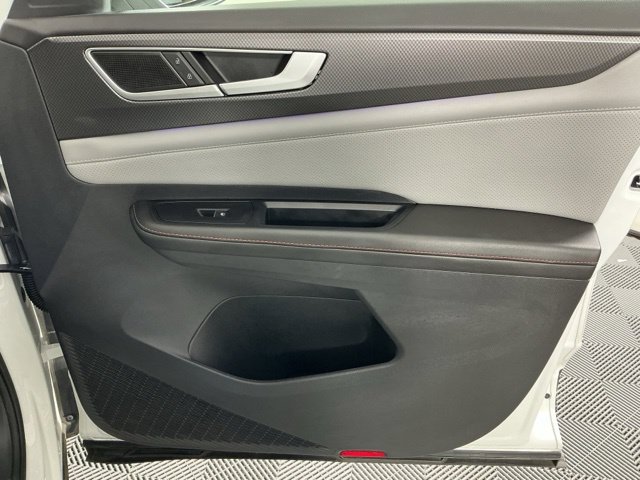 Used 2024 Volkswagen Atlas Peak Edition SE AWD/4WD image 15