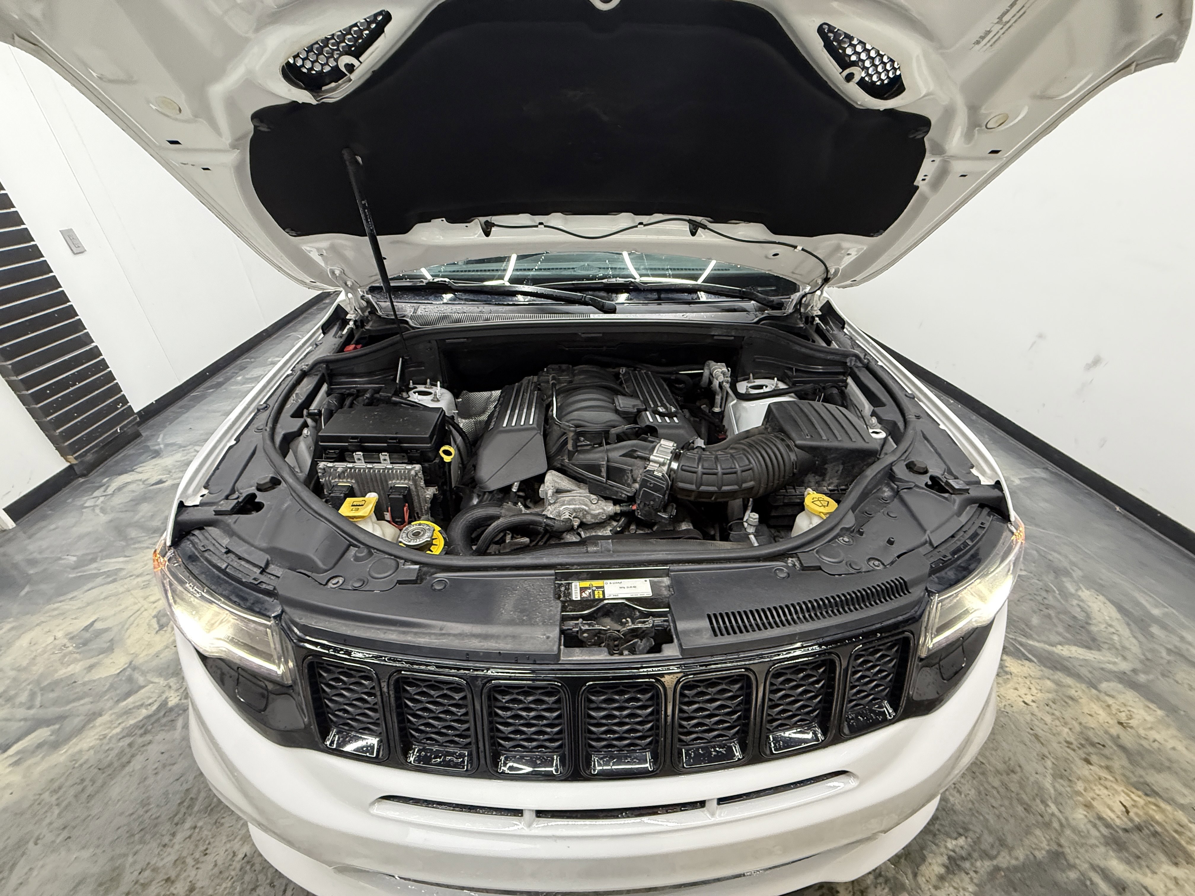 Used 2021 Jeep Grand Cherokee SRT image 29