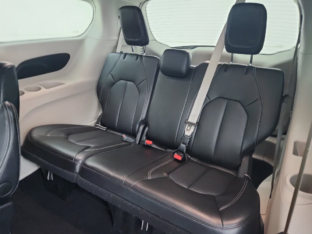 Certified 2024 Chrysler Pacifica Touring-L FWD image 35